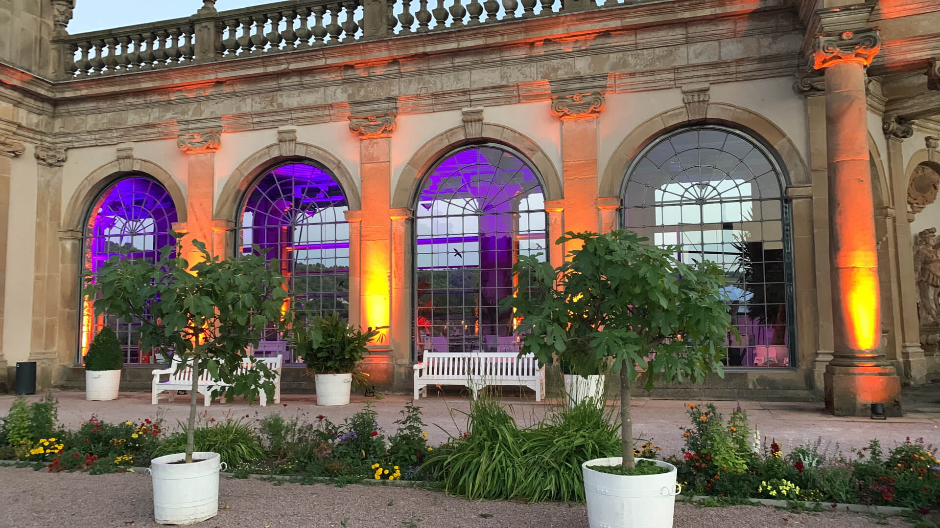 beleuchtete Fassade vom Schloss Weikersheim auf einer Hochzeit